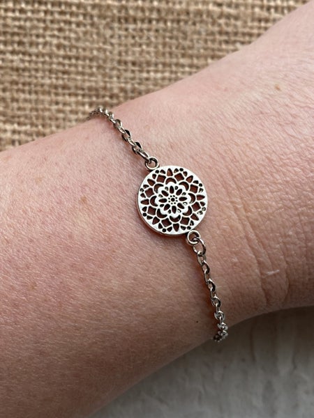 Orléans Silver Mandela Detailed Minimalist Chain Bracelet Carousel 1