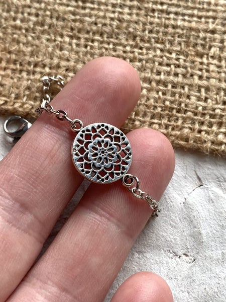 Orléans Silver Mandela Detailed Minimalist Chain Bracelet Carousel 4