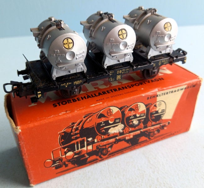 Marklin HO 4520 3-Cylinder Container Truck in Box Carousel 1