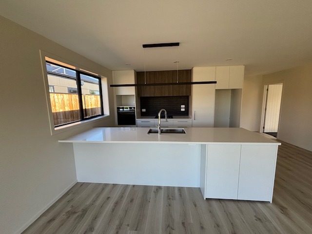 Cromwell, 4 bedrooms64496274948226111