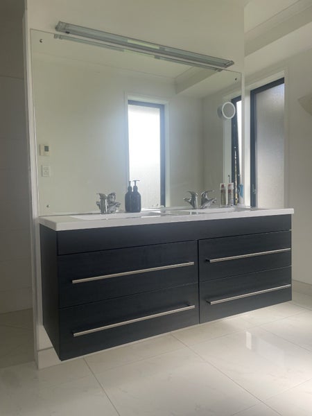 1500 vanity mirror & tapware Carousel 1