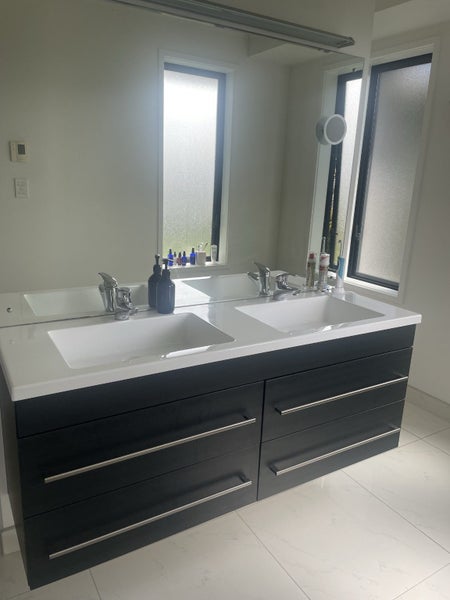 1500 vanity mirror & tapware Carousel 2