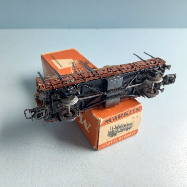 Marklin HO 313/2H Truck with Load of Timber Carousel 6