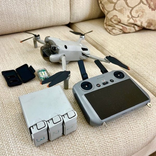 DJI Mini 4 Pro Fly More Combo — With Intelligent 3850mAh Batteries (˜45min)64496909752833111
