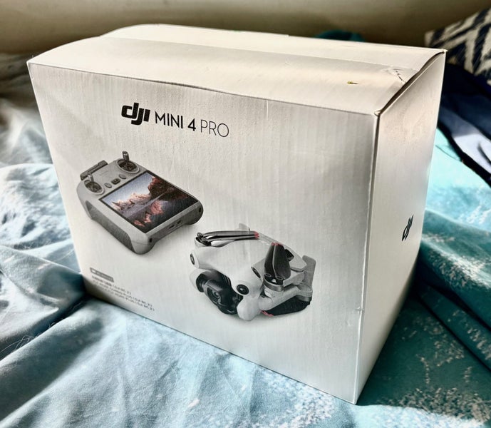 DJI Mini 4 Pro Fly More Combo — With Intelligent 3850mAh Batteries (˜45min)64496909752833113