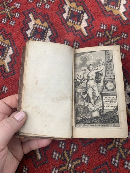 300 year old book JUSTINI HISTORI AE PHILIPPICAE circ 1722 Carousel 1