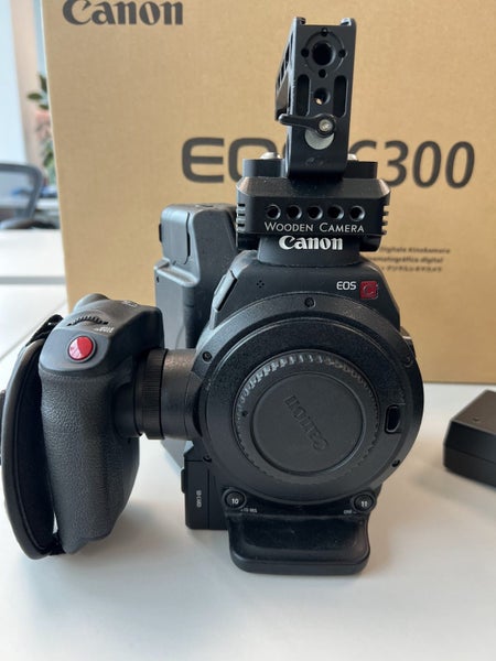 Canon EOS C300 Mark II - 4K Cinema Camera Carousel 2