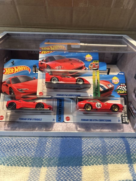 Hotwheels 3x Ferrari’s $1.00 reserve Carousel 1
