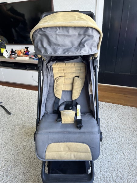 Edwards & Co Travel Push Chair Carousel 2