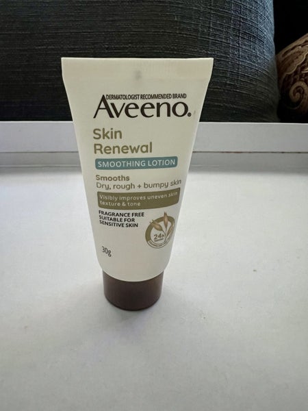 Aveeno skin renewal smoothing lotion 30g Carousel 1