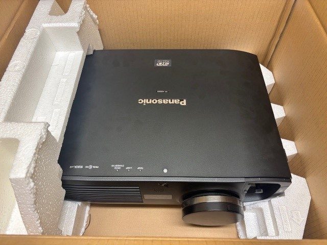 PANASONIC PT- AE8000EZ 3D projector64503055585538110