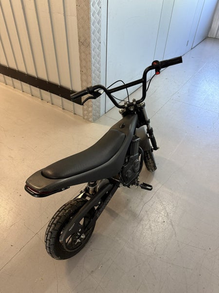 Self Storage Unit - Household Contents64503178320259112