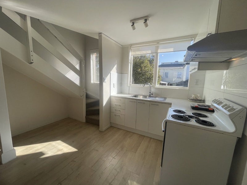 Epsom, 2 bedrooms64503437597570112