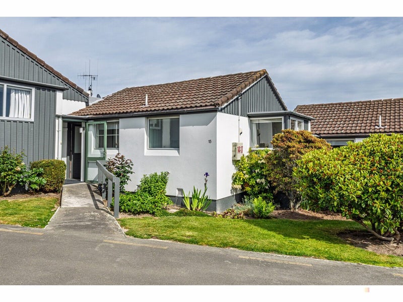 Sunny and safe - Your dream retirement awaits!64503533240193110