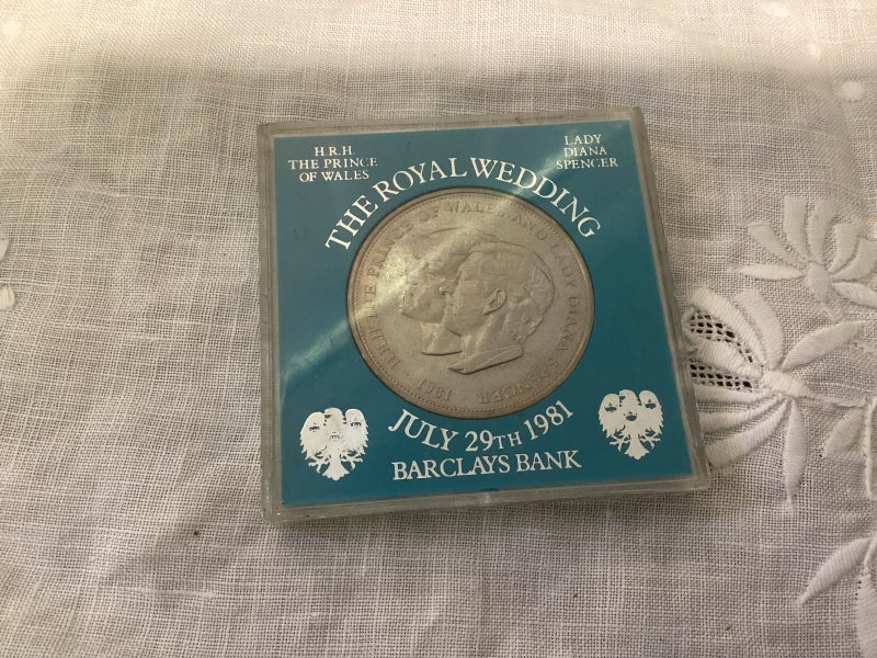 1981 The Royal Wedding official coin Barclays Bank Carousel 1