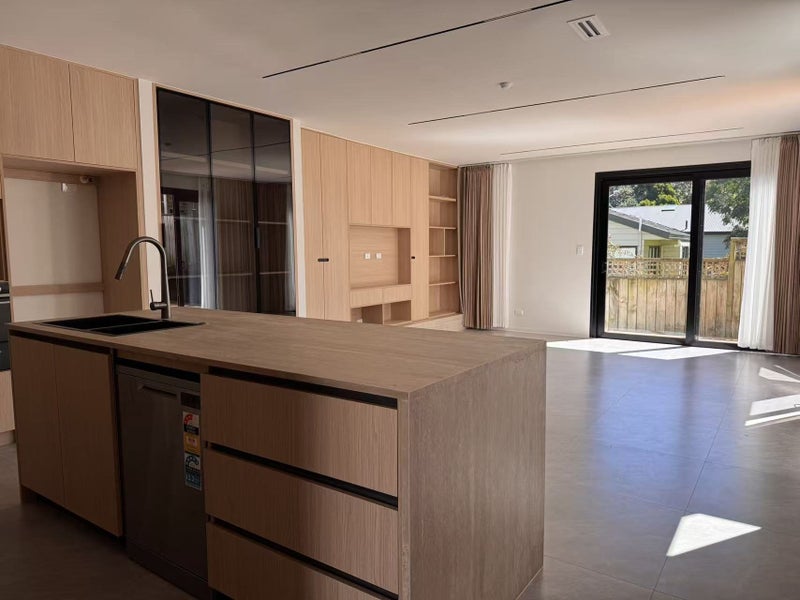 Epsom, 4 bedrooms64693892060418111