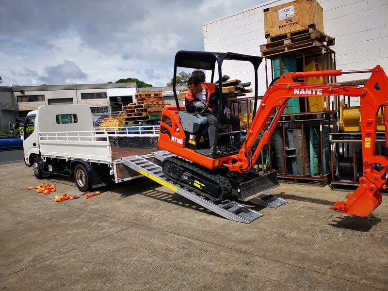 Aluminium digger ramp - 4.5 / 6 / 8.5 ton (Auckland/Avondale) Carousel 5