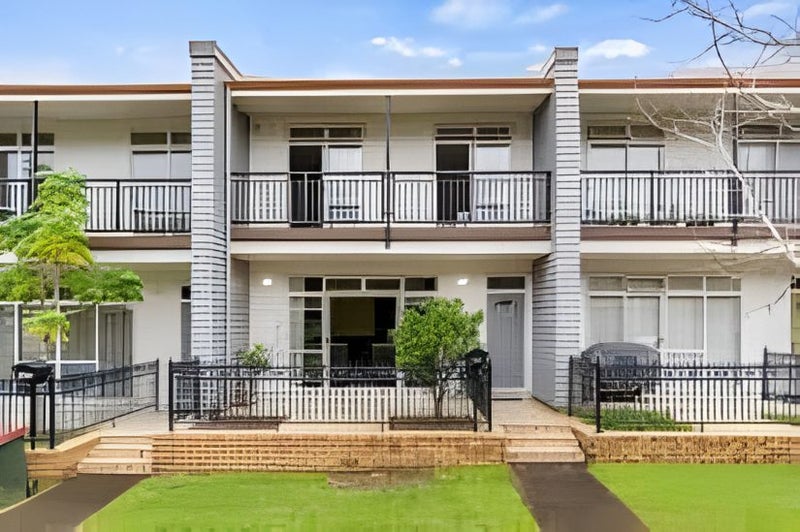 Flat Bush, 4 bedrooms64702507150721110
