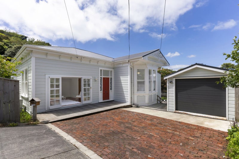 Single level character home64503821356163110