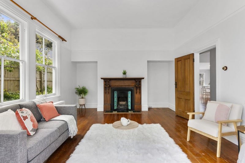 Single level character home64503821356163114