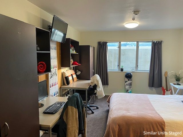 PERFECT BOLT HOLE OR UNIVERSITY ACCOMODATION64504537446274112