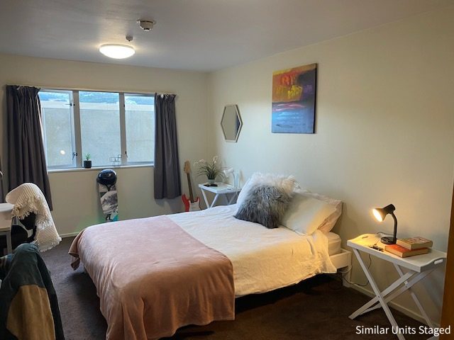 PERFECT BOLT HOLE OR UNIVERSITY ACCOMODATION64504537446274113