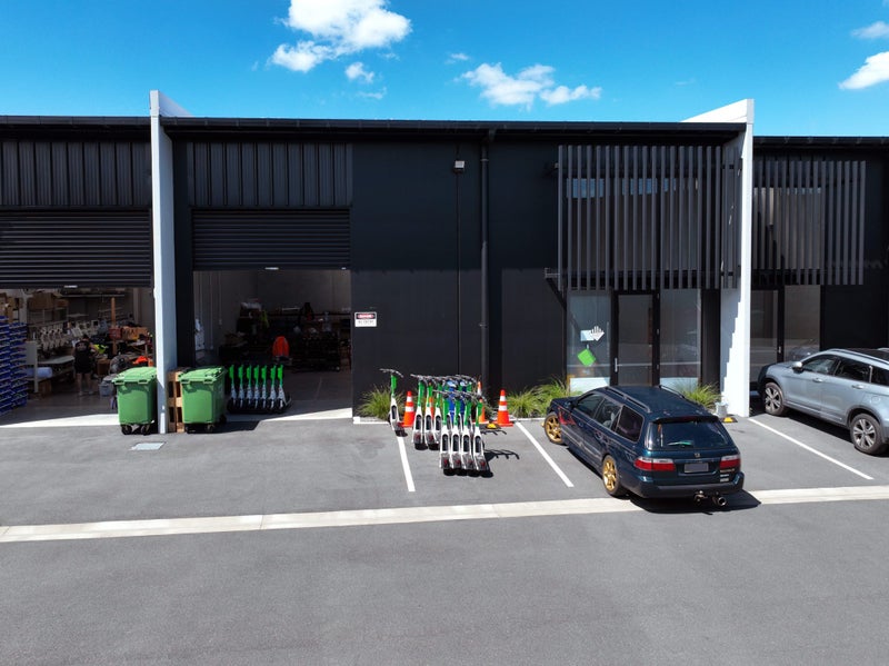 Hands Off Investment in Popular Complex64504537380610112