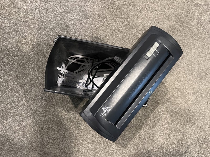 Fellowes P-20 paper shredder - home office / personal Carousel 2