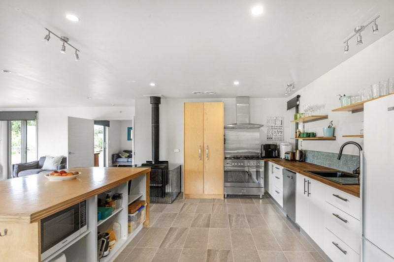 Private Lifestyle Home with River Access64504537231363113