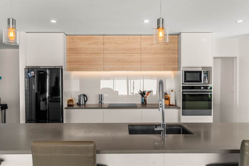 IT’S A KIND OF MAGIC!64504618845953112