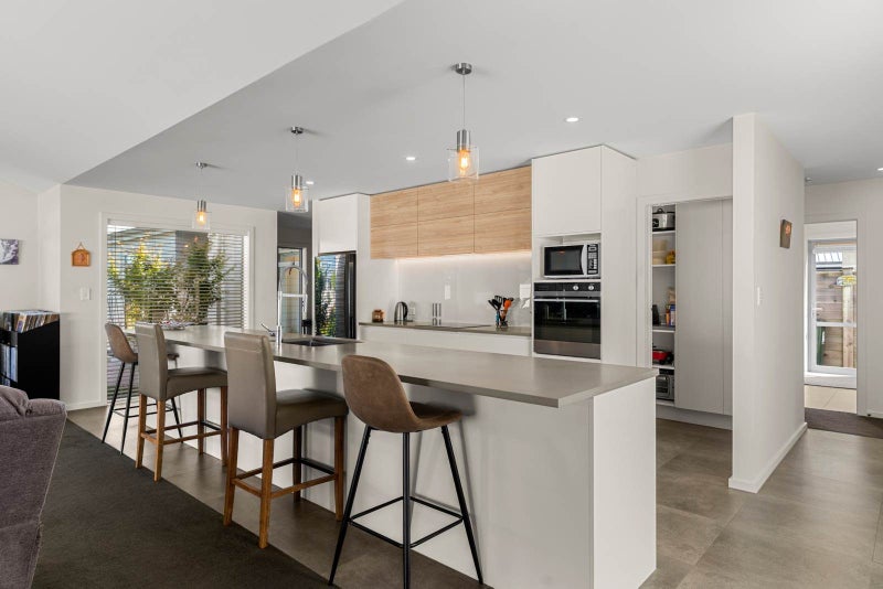 IT’S A KIND OF MAGIC!64504618845953113