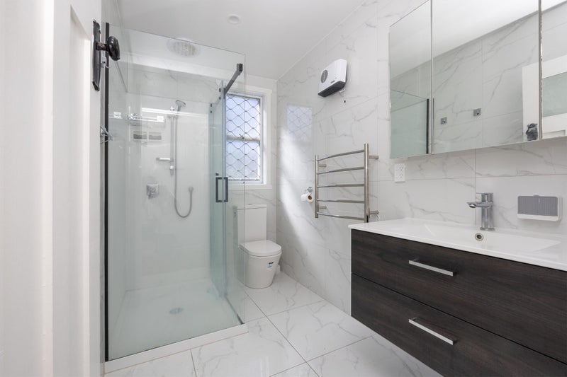 Beautifully Renovated Gorgeous Character Home!#Wai64505418019842112