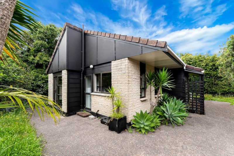 Free standing gem in the heart of Takapuna64505417990403110