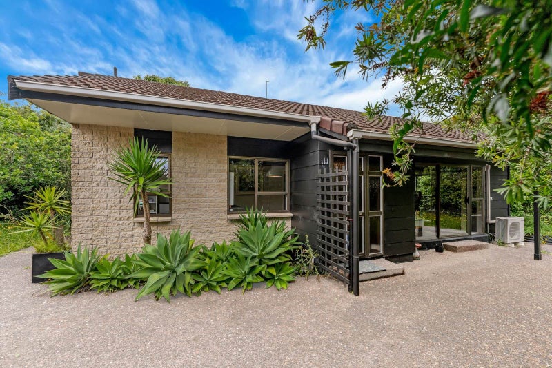 Free standing gem in the heart of Takapuna64505417990403111