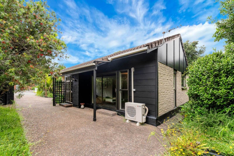 Free standing gem in the heart of Takapuna64505417990403113