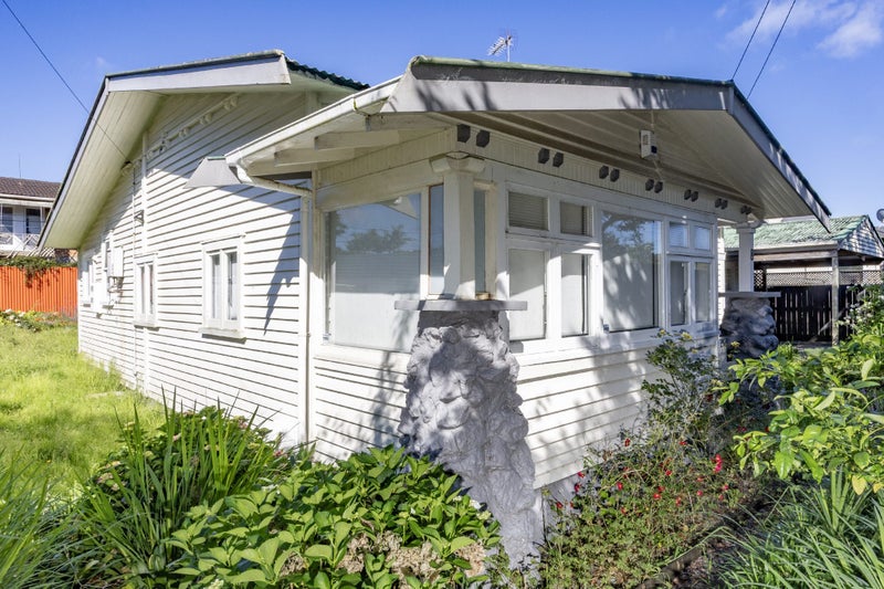 Beautifully Renovated Gorgeous Character Home!#Wai64505418019842111