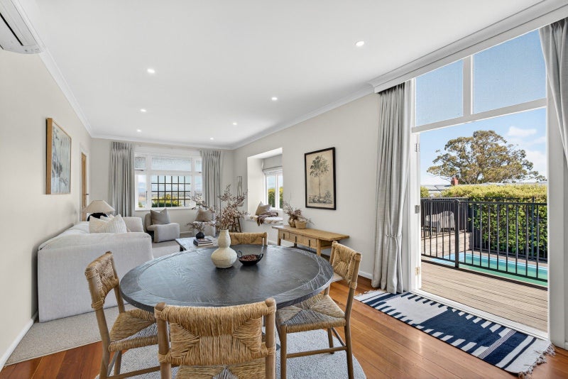 Sun, Style and a Poolside Life64505514728833111