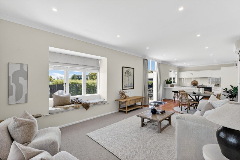 Sun, Style and a Poolside Life64505514728833114