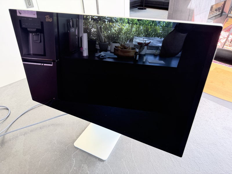 Apple Studio Display 27" 5K Glass Retina Display64516374096003110