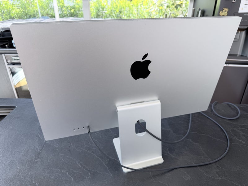 Apple Studio Display 27" 5K Glass Retina Display64516374096003111