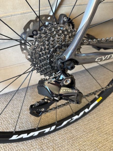 Cannondale Synapse Large road bike Carousel 2