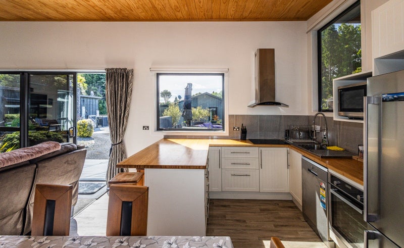 Rare dual-residence - exciting opportunity!64583505365377111