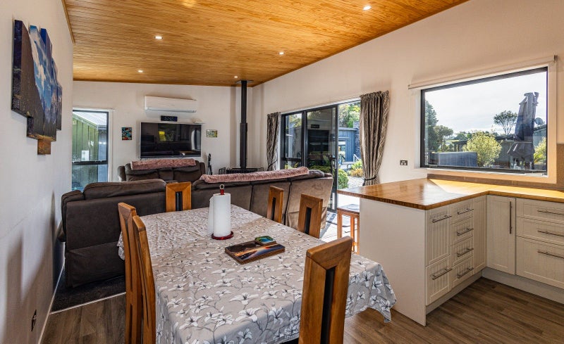 Rare dual-residence - exciting opportunity!64583505365377113