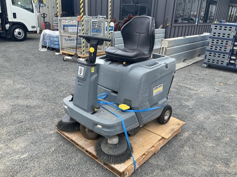 Kärcher Ride On Vacuum Sweeper Carousel 1