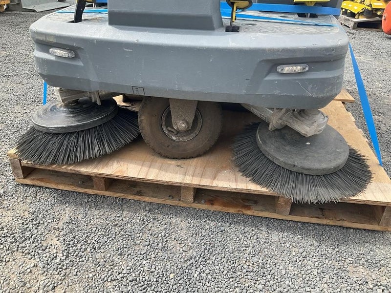 Kärcher Ride On Vacuum Sweeper Carousel 14