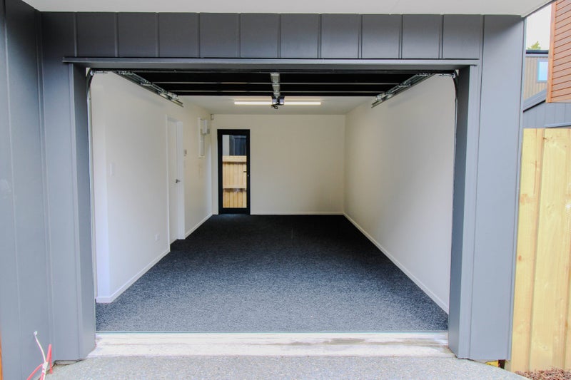 Stand-alone 3 bedroom with garage!64506794611202114