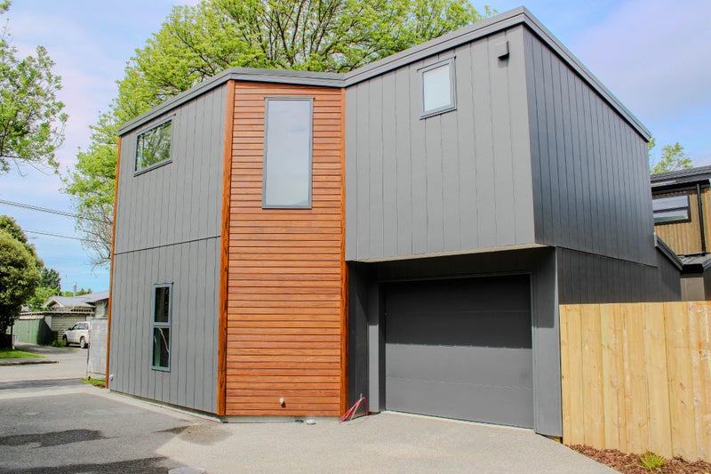 Stand-alone 3 bedroom with garage!64506794611202113