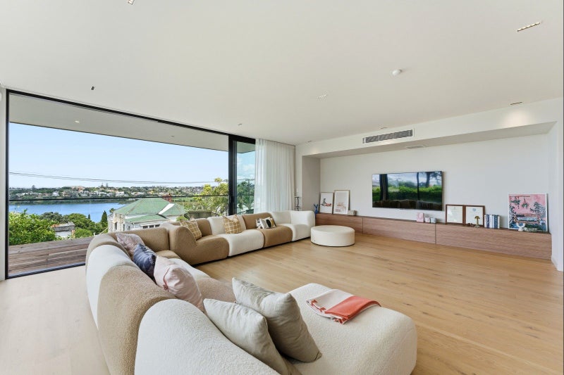 Commanding Views. Contemporary Edge.64507381314050114