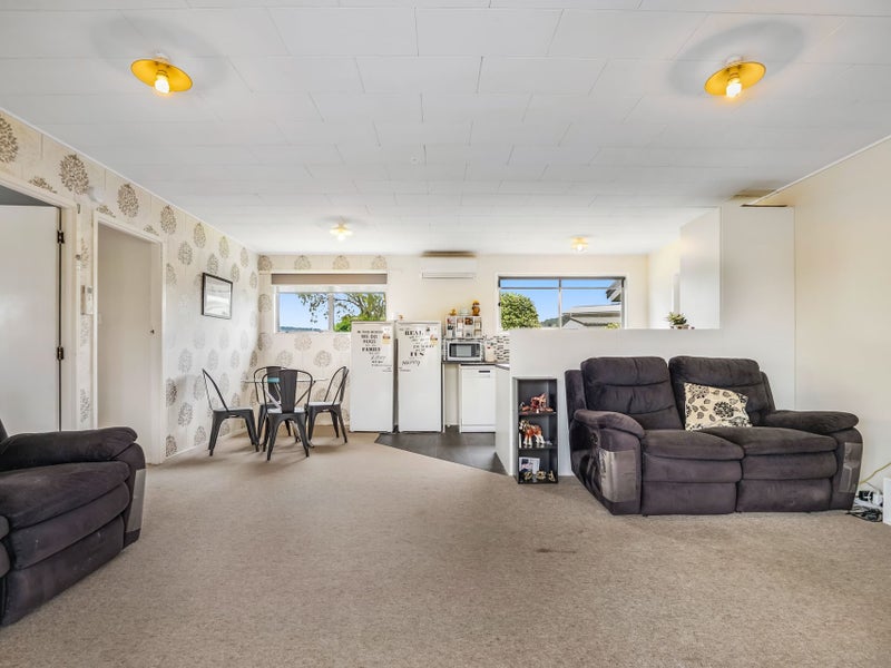 Four Bed & Freehold on Lisa Cres!64568720602497114