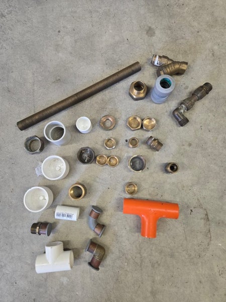 Assorted plumbing bits Carousel 1